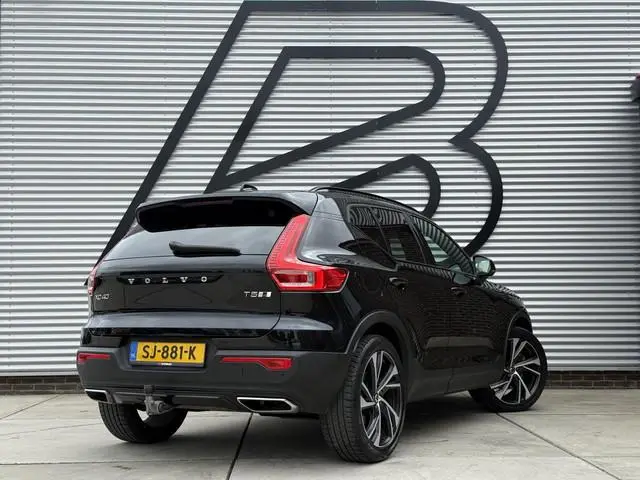 Volvo XC40 2.0 T5 AWD R-Design Intro Edition 1e Eigenaar|Pano|H&K|Camera|Trekhaak|Adap Cruise|Stuur+...