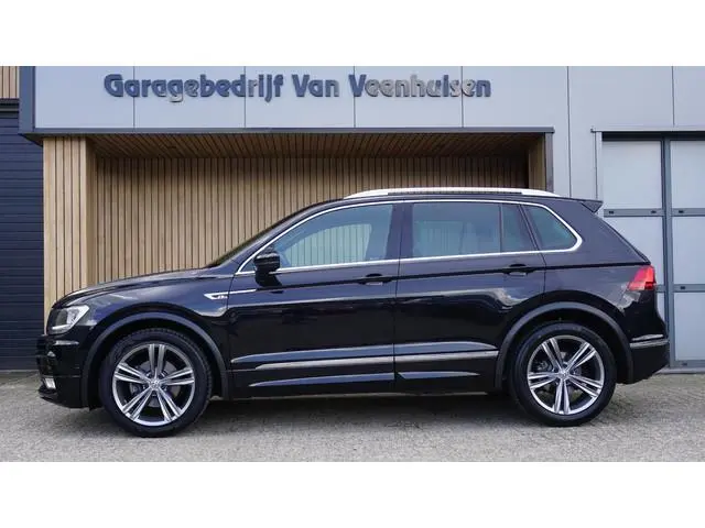 Volkswagen Tiguan 1.4 TSI 125PK 2x R-Line Navi 19inch LM Trekhaak Cruise Control *NL auto* 105457km!