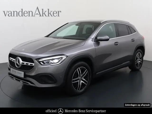 Mercedes-Benz GLA-klasse 250e Luxury // SoH 95,2% // Trekhaak // Carplay // Camera // Sfeerverlichti...