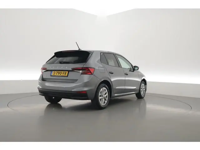 ŠKODA Fabia 1.0 TSI Ambition DSG | Apple CarPlay & Android Auto | Stoelverw. | Airco | All Season |...