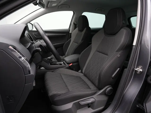 Skoda Karoq 1.5 TSI ACT 150 pk DSG Style | Trekhaak | Stuur-/stoelverwarming | Achteruitrijcamera | Navigatie