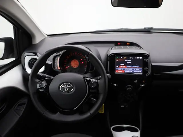 Toyota Aygo 1.0 VVT-i x-play | Camera | Airco | Dealer onderhouden | Prijs Rijklaar!!