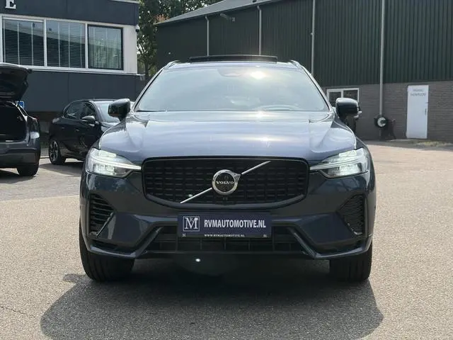 Volvo XC60 Plug-In Hybrid AWD T8 Plus Dark HEAD-UP DISPLAY | 360 CAMERA | PANORAMA DAK | HARMAN/KARD...