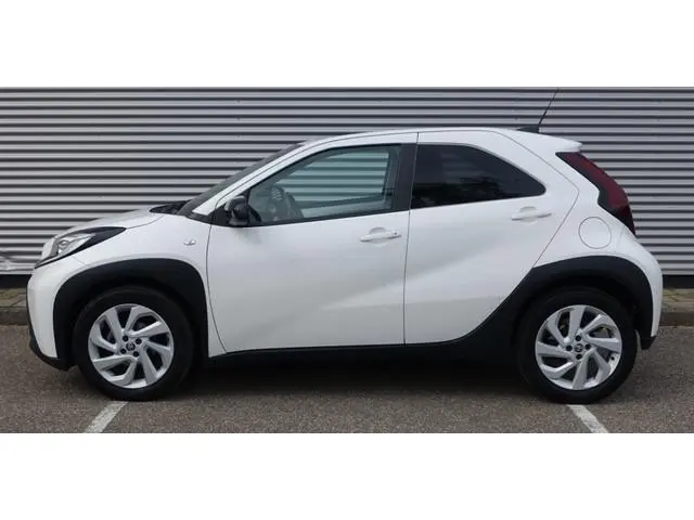Toyota Aygo X 1.0 12V VVT-i First I NL-Auto I 100% dealer I Clima I Cruise I