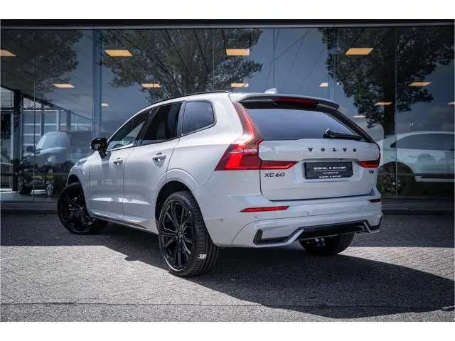 Volvo XC60 2.0 T6 Plug-in hybrid AWD Plus Black Edition **H&K**HUD** **PANODAK**