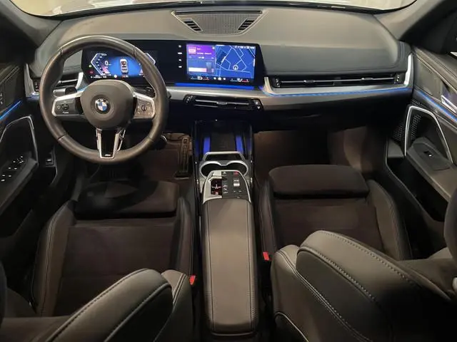 BMW X1 sDrive18i M Sport Shadow Line 18"/Sportstoelen/Keyless/Alarm/Adaptief LED/Stoelverwarming/Cam...