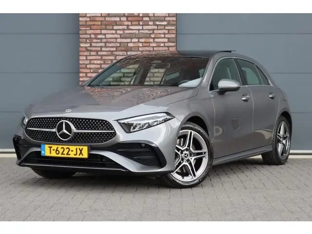 Mercedes-Benz A-klasse 250 e AMG Line | Facelift | Panoramadak | Sfeerverlichting | Camera | Zitcomf...