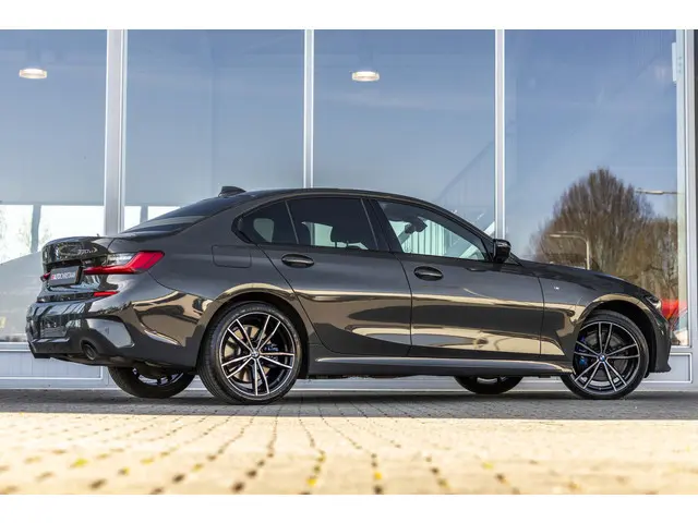 BMW 3-serie 330e High Executive M-Sport | E-Trekhaak | ACC