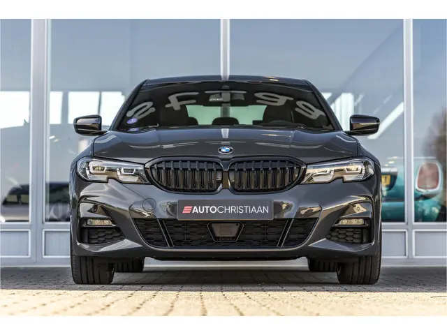 BMW 3-serie 330e High Executive M-Sport | E-Trekhaak | ACC