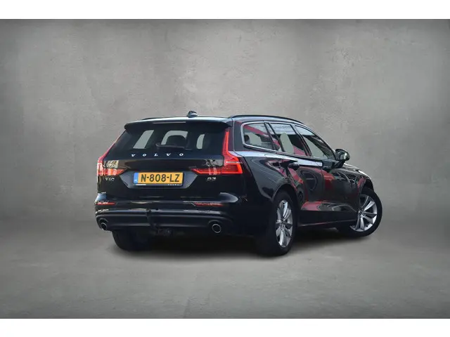 Volvo V60 2.0 B3 Momentum Business | Trekhaak | Apple CarPlay | ACC | Climate