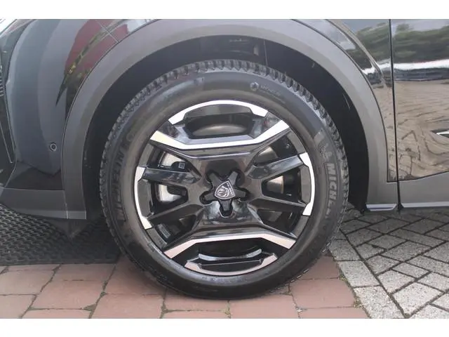 Peugeot e-3008