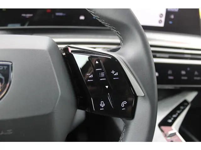 Peugeot e-3008
