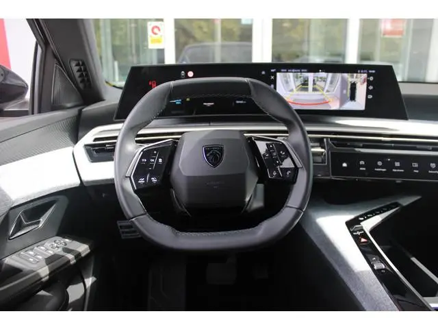 Peugeot e-3008