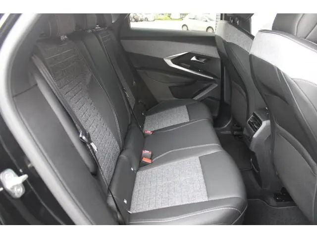 Peugeot e-3008