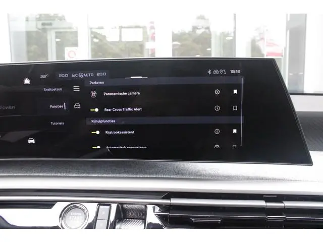 Peugeot e-3008
