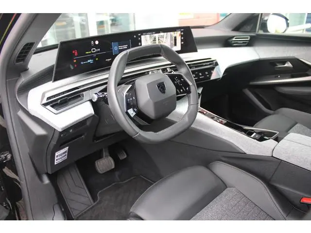 Peugeot e-3008