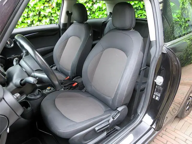 MINI Cooper 1.2 One Pepper Business F56 met Park.ass, Clima, Navi, BT en 16"