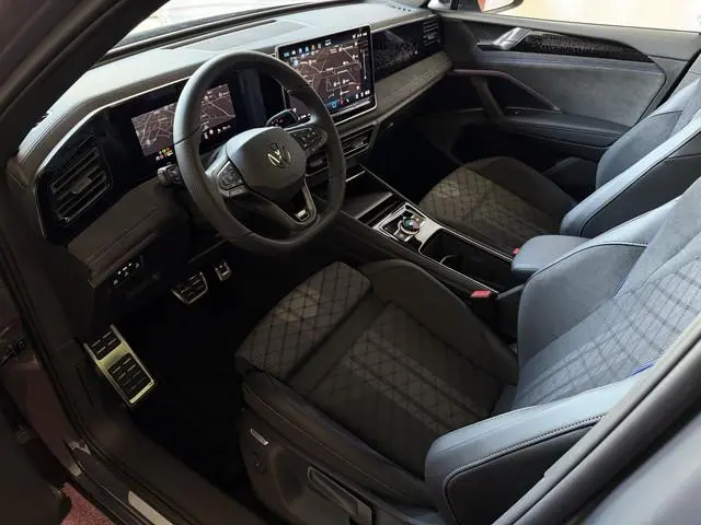 Volkswagen Tiguan 1.5 eHYBRID 272 PK R-LINE VW.TREKHAAK  BLACK PANO XL.NAVI STOEL/STUUR VERW.  BLACK...