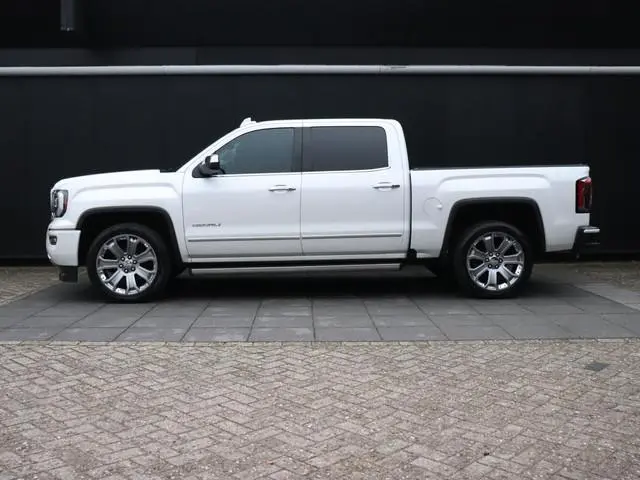 GMC Sierra