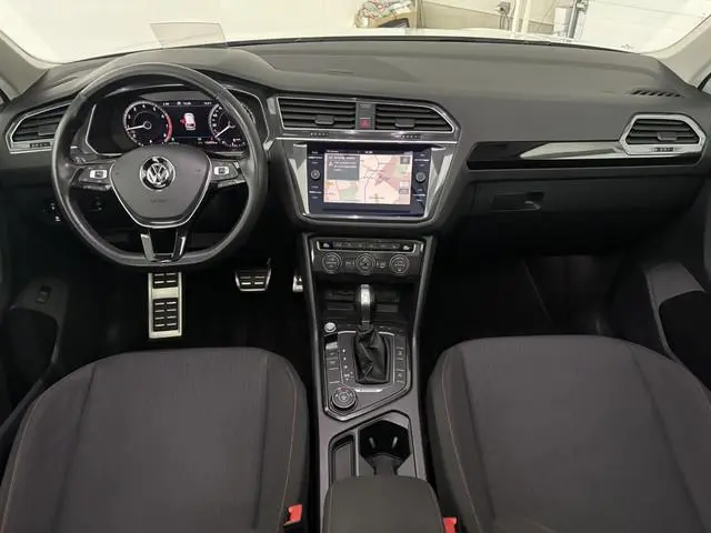 Volkswagen Tiguan 2.0 TSI 4Motion Highline | SCHUIF-KANTEL DAK | TREKHAAK | 360 CAMERA |