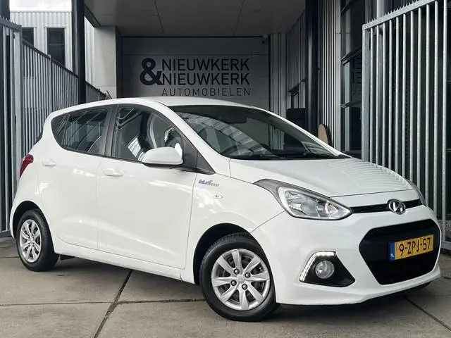 Hyundai i10 1.0i i-Motion Comfort Plus | CRUISE CONTROL | CLIMATE CONTROL | BLUETOOTH