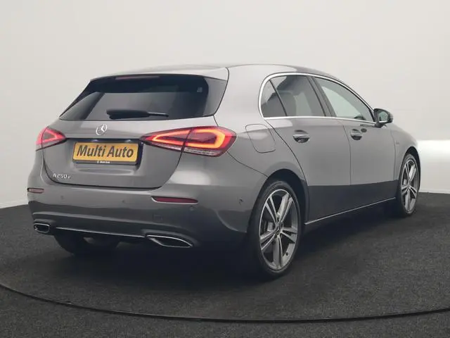 Mercedes-Benz A-klasse 250 e Progressive PHEV 218pk Dealer O.H. | Camera | Lederen Sportstoelen Vent...