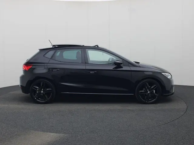 SEAT Ibiza 1.0 EcoTSI/115PK FR Business Connect DSG · Panoramadak · Leder/Alcantara · Camera + Parke...