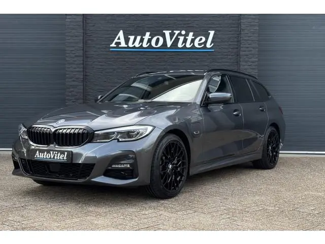 BMW 3-serie Touring 330e M Sport | Head-up | Sportleder | 19' Inch Breedset | Comfort Access | Trekh...