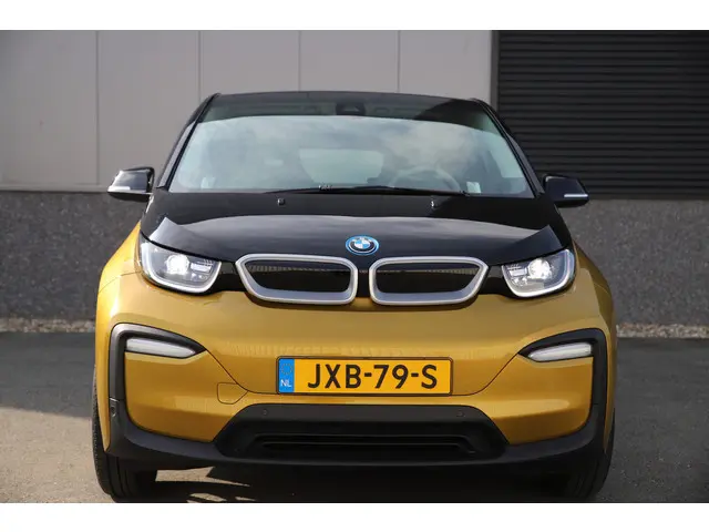 BMW i3 Executive 120Ah 42 kWh*Galvanic Gold*& Loft/Sunroof/Adaptive/W-pomp/3-fase