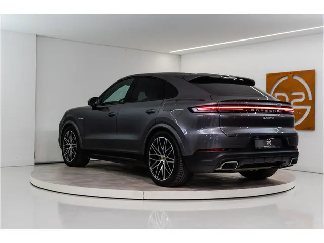 Porsche Cayenne Coupé 3.0 E-Hybrid 470PK | InnoDrive | Bose | Trekhaak | Sportchrono | VOL! Fabrieks...
