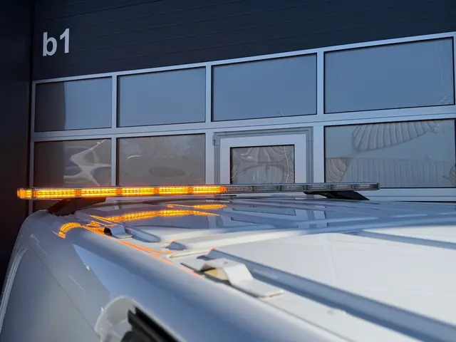 Opel Vivaro 2.0 CDTi 144pk L3H1 Edition / Zwaailamp / Navi / Airco / Cruise / Carplay