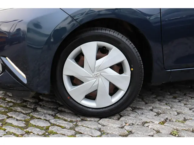 Toyota Aygo 1.0 VVT-i x-play, Airco, Parkeercamera, ,Multifunctioneel stuurwiel, Speed limiter.