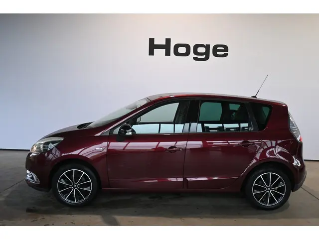 Renault Scénic 1.2 TCe Bose Climate Cruise Control Trekhaak PDC Navigatie Goed Onderhouden! Inruil Mogelijk!