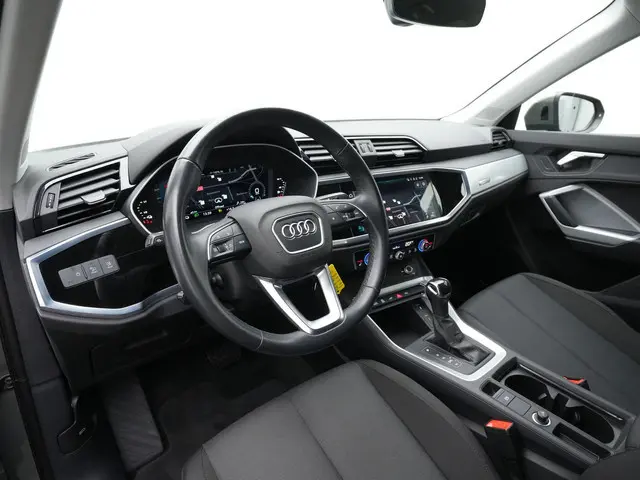 Audi Q3 45 TFSI e 245 pk S-tronic Advanced edition | Stoelverwarming | Adaptive Cruise | Navigatie |...