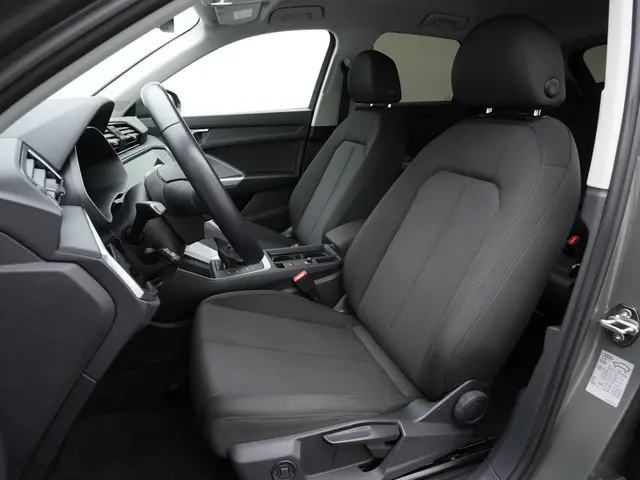 Audi Q3 45 TFSI e 245 pk S-tronic Advanced edition | Stoelverwarming | Adaptive Cruise | Navigatie |...