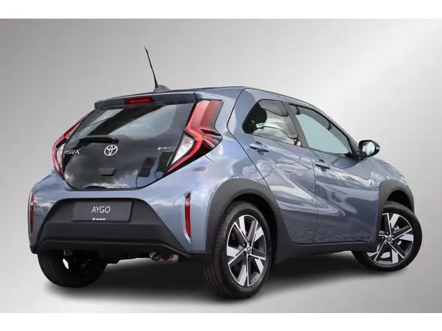 Toyota Aygo X Hybrid 115 play Go Pack, LM velgen Nieuw en direct leverbaar met € 1.750,- Inruilvoord...
