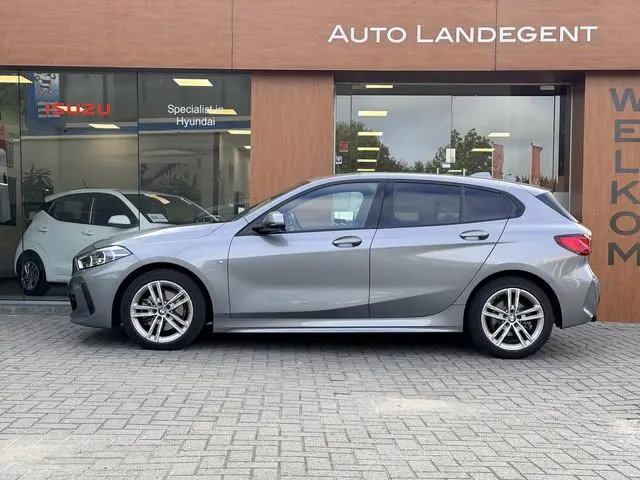 BMW 1-serie 118i M-Sport | Carplay | Parkeer sensoren | DAB | Cruise control | Climate control