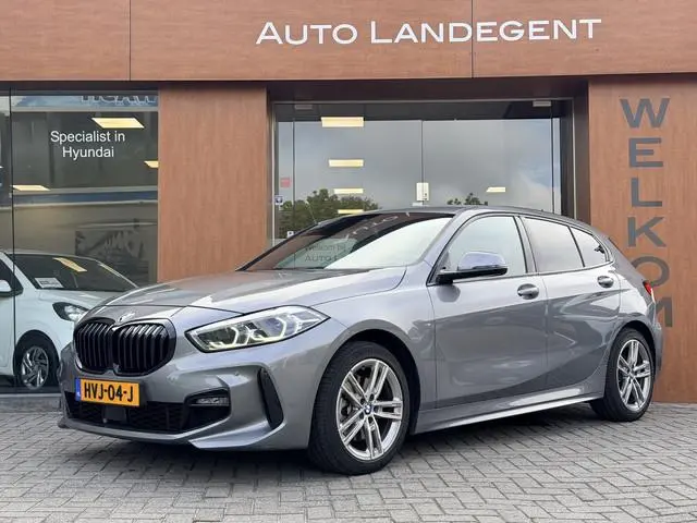 BMW 1-serie 118i M-Sport | Carplay | Parkeer sensoren | DAB | Cruise control | Climate control