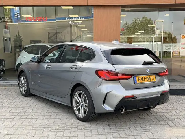 BMW 1-serie 118i M-Sport | Carplay | Parkeer sensoren | DAB | Cruise control | Climate control