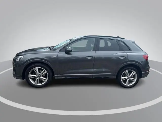 Audi Q3 35TFSI 110KW/150PK S-Line · Camera · Trekhaak · Panoramadak · Stoelverwarming · Apple/Androi...
