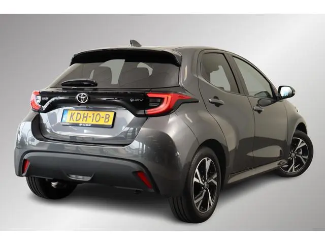 Toyota Yaris 1.5 Hybrid 115 Dynamic Limited Parkeersensoren, Stoelverwarming, Apple Carplay / Androi...