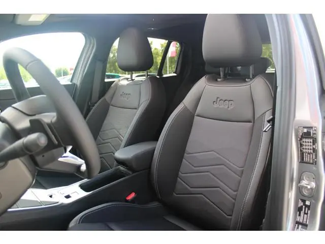 Jeep Avenger 1.2 e-Hybrid 110PK SUMMIT | PANORAMA SCHUIF/KANTEL DAK | INFOTAINMENT & CONVENIENCE PAC...