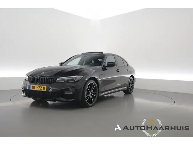 BMW 3-serie 330e M Sport | Rijklaar! | S/K-Dak | Shadowline | Dig. Cockpit | HUD | Stoelverw. | Dode...