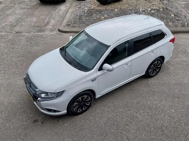 Mitsubishi Outlander 2.0 PHEV Executive LPG CAMERA ALCANTARA LEER LED TREKHAAK ECC NAVI CRUISE
