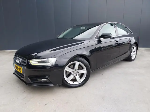 Audi A4 Limousine 1.8 TFSIe 170 PK Edition XENON LED NAVI CRUISE ECC TREKHAAK