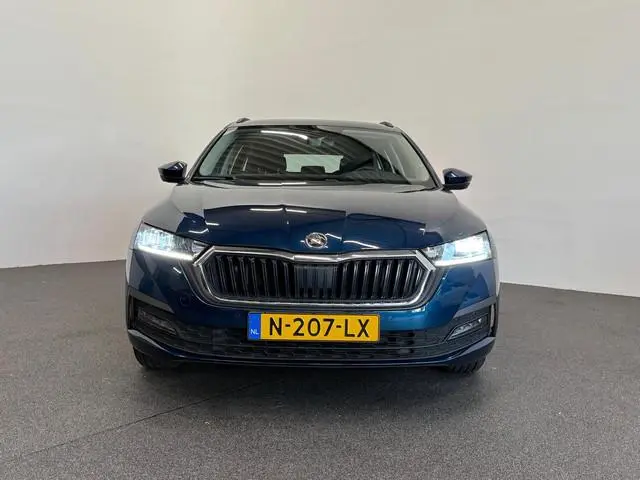 Skoda Octavia Combi 1.0 e-TSI Business Edition Navigatie Apple Carplay/Android Auto Parkeersensoren...