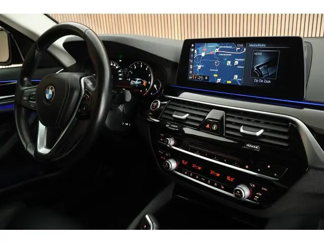 BMW 5-serie 520i 184pk High Executive Leder Camera LED Stoelverwarming
