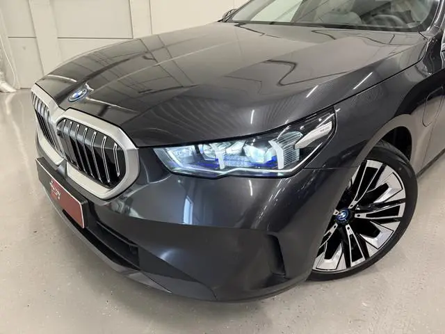 BMW 5-serie 530e Edition PANO/H&K/HEAD-UP/LEER-SPORT/CURVED-DISPLAY/SOH 94%/360CAMERA/20"/LED-ADAPTI...