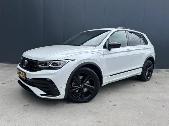 Volkswagen Tiguan 1.4 TSI eHybrid R-Line PHEV TREKHAAK VIRTUAL COCKPIT ADAPT CRUISE CAMERA PARK ASSI...