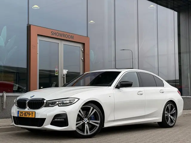 BMW 3-serie 320i M-Sport | Schuif/Kantel | Harman / Kardon | Leder | Head-Up | Parelmoer Wit